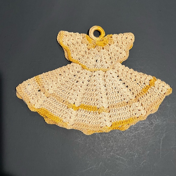 2 Vintage Handmade Crocheted Pot Holders Dress Shaped and Round One - Picture 2 of 3